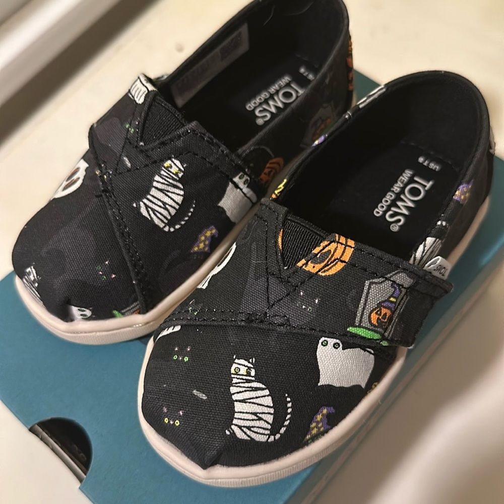 Kids Toms size 5